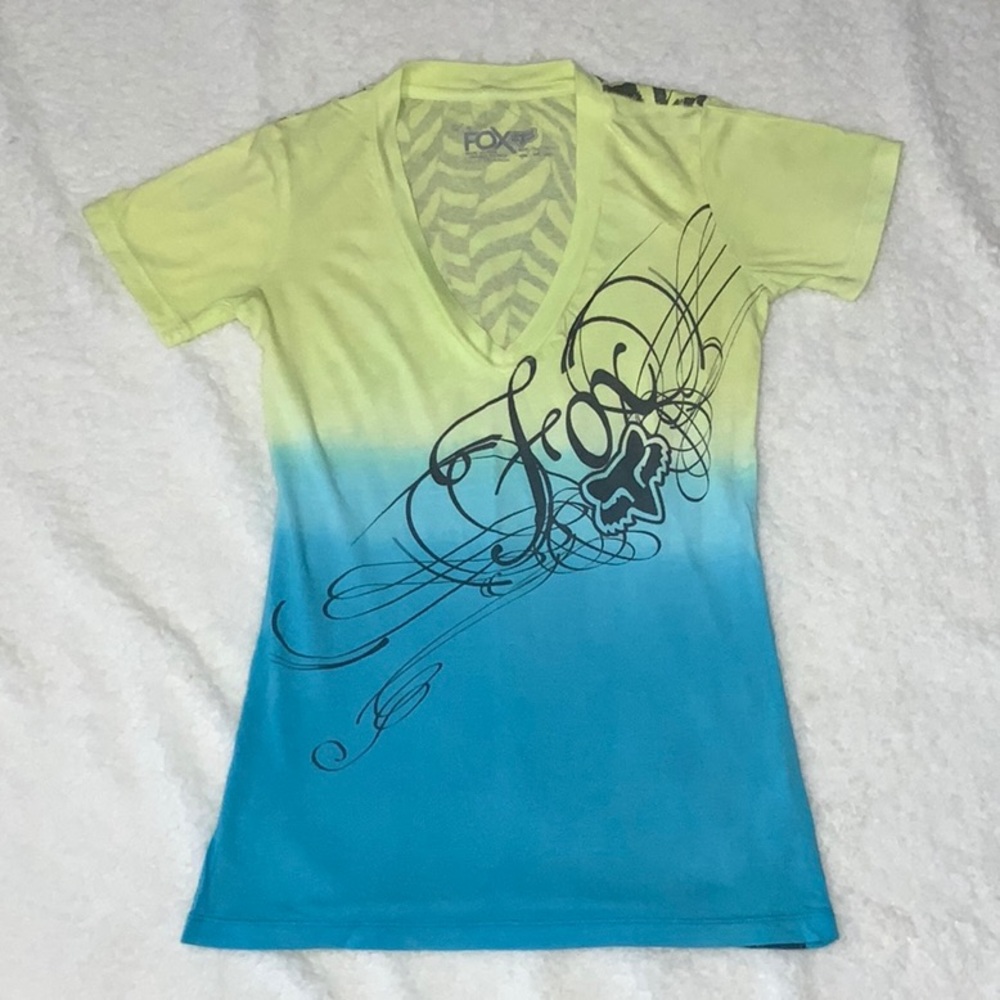 Fox Short Sleeve V-neck Top (Size Medium)